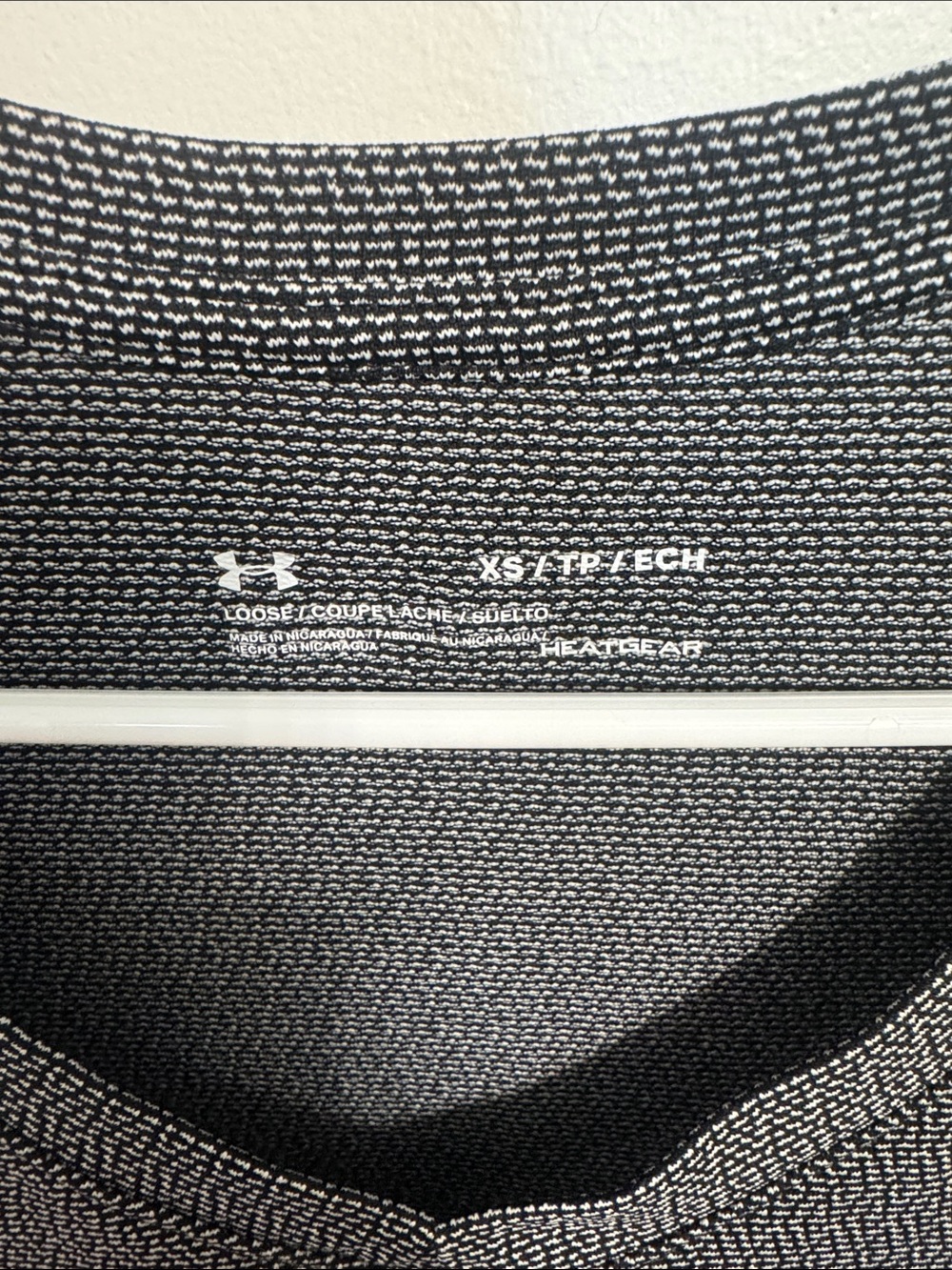 UNDER ARMOUR V - Picture 2 of 5